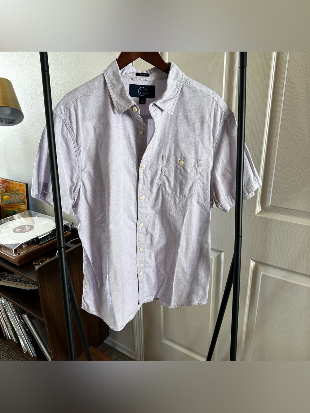 Men's Casual Short-Sleeve Button-Down Shirt - Light Lavender 🦋